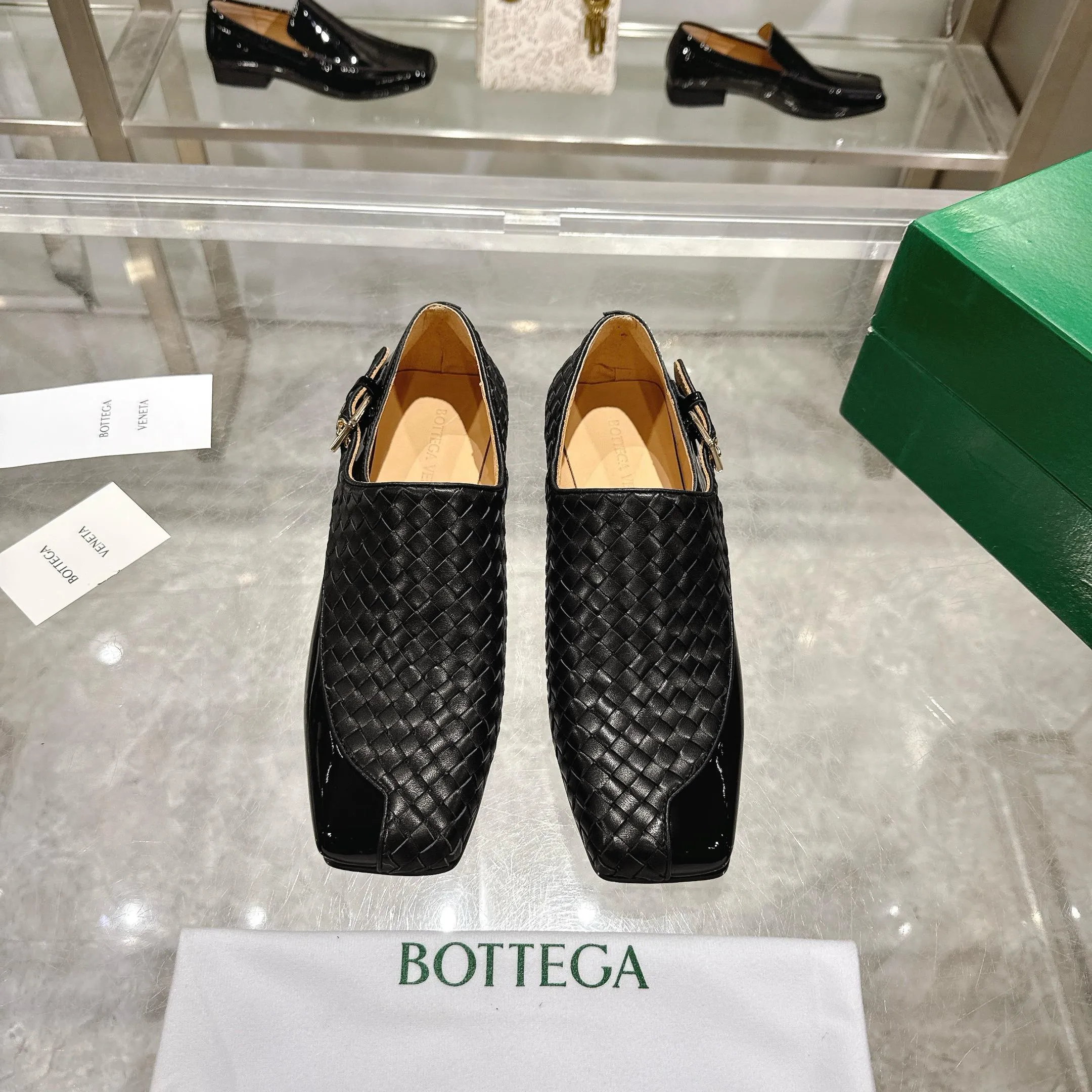 [BV] Top P: 860💰 Couple model, Size: Women 35-39, Men 39--44 (Female 40.41. Men 38. 45, non-refundable) Bottega Veneta 2025 Autumn Counter Synchronous Couple Model Bottega Veneta square-toe low-heeled shoes woven from mixed-breed sheep! Patent leather matching! Low-key luxury and solid color! Leather outsole! [Rose][Rose]! Purely hand-woven and operated, the original board is reproduced one-to-one! quality assurance!